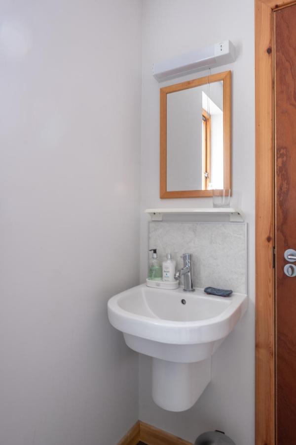 Contemporary One Bedroom Apartment Close To All Amenities In Conservation Area Tain Eksteriør billede